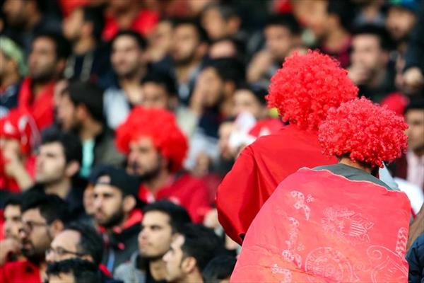 درگیری لفظی هواداران پرسپولیس و تراکتورسازی 