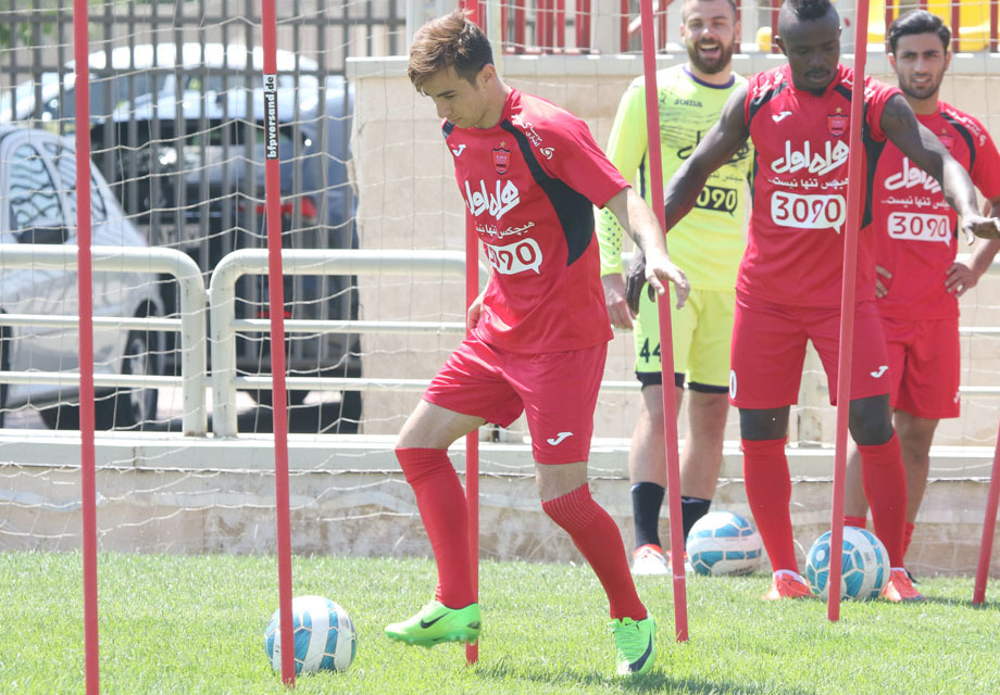 برانکو، دوبازیکن پرسپولیس را  در برابر نفت از لیست خارج کرد 