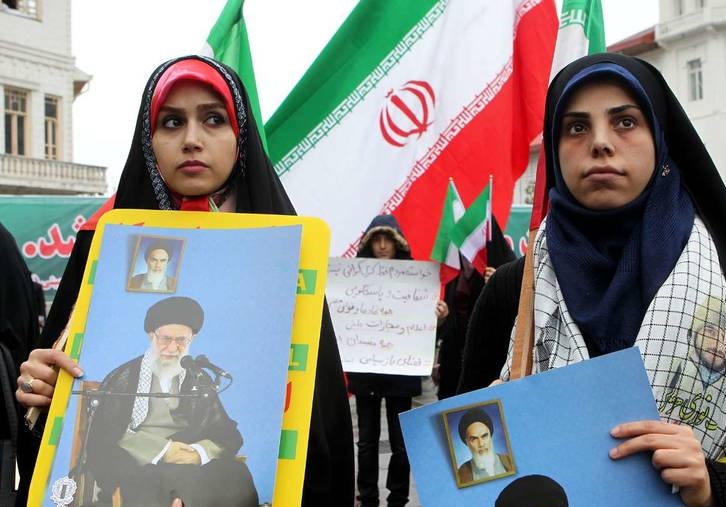  عکس/ راهپیمایی اعلام برائت از فتنه گران در رشت