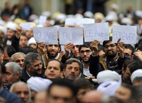 عکس/نوشته انگلیسی قمی‌ها به رهبرانقلاب