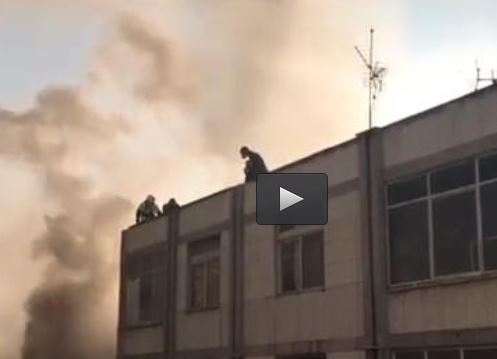  فیلم/ آتش‌سوزی ساختمانی در خیابان انقلاب