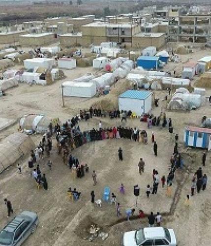  عکس/ عروسی میان کانکس‌ها در سرپل ذهاب