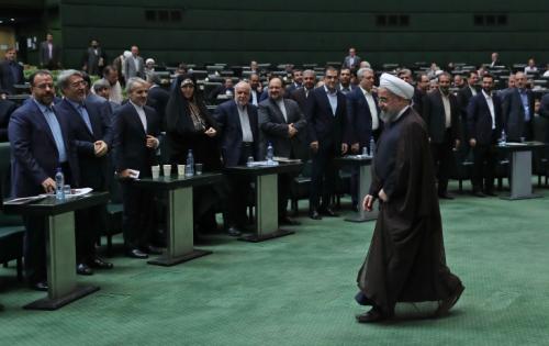 روحانی لایحه قانونی شدن حقوق‌های نجومی را به مجلس ارائه داد/در صورت تصویب لایحه دولت، مقامات سیاسی تا پایان عمر، حقوق نجومی می‌گیرند