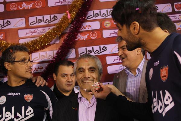 درگیری ذهنی در باشگاه پرسپولیس بالا گرفت:پیچیده ترین معادله باشگاه پرسپولیس حل نمی شود/ مثلث طارمی، طاهری و پرسپولیس!