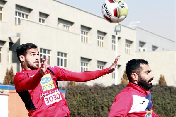 طوفان نقل و انتقالاتی شفر دراردوگاه سرخ پوشان:دومین ستاره جنجالی نقل و انتقالات به پرسپولیس پیوست /بالاترین رقم سرخ پوشان لو رفت