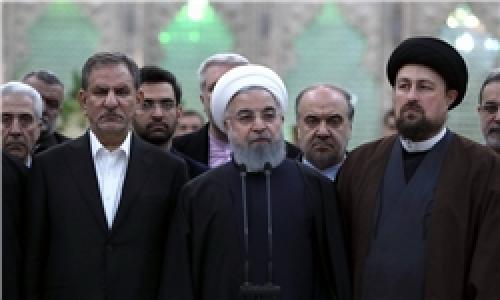 روحانی در حرم مطهر امام خمینی(ره)