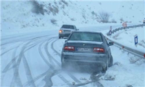 احتمال ریزش بهمن در جاده‌های کوهستانی 