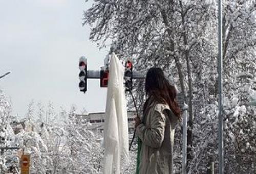  ۲۹ نفر در طرح «دختران خیابان انقلاب» بازداشت شدند