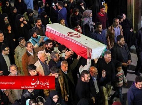  عکس/ تشیع شبانه ۲۸ شهید تازه تفحص شده در آبادان