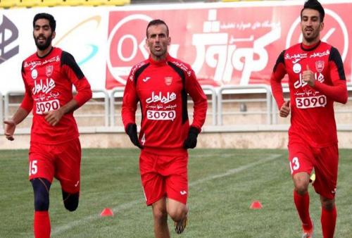 درگیری و جنجال در اردوگاه پرسپولیس:درگیری و زد خورد بازیکنان در تمرین سرخ پوشان/مدافعان برانکو علیه یکدیگر! 