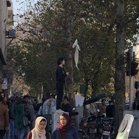 امروز که روسری هایشان را سر چوب کردند و  بالا بردند،چه شد؟
