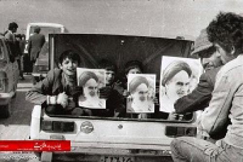  عکس/ بچه‌های انقلاب در مسیر فرودگاه