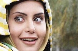 الناز شاکردوست روی ویلچر