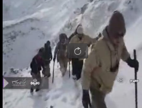 فیلم/ تلاش امدادگران در برف برای یافتن هواپیما