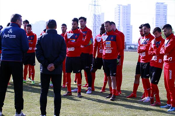 خانه تکانی برانکو در پرسپولیس پس از شکست سنگین:دوستاره جنجالی نیمکت نشین بازی های اسیایی شدند/برانکو بازیکنان پرسپولیس را تنبیه کرد