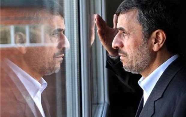 انتقاد تندبه نامه احمدی‌نژاد به رهبری: او فقط یک شیطان ابله است/ احمدی نژاد خودش را ناپلئون می‌داند / به روانپزشک نیاز دارد