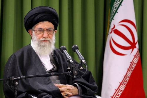 آیت‌الله خامنه‌ای و مهار دیکتاتوری "هاشمی ها"و  "احمدی‌نژاد"ها 