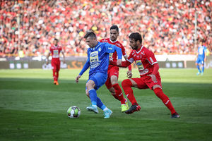  کنایه هواداران استقلال به بازیکنان پرسپولیس