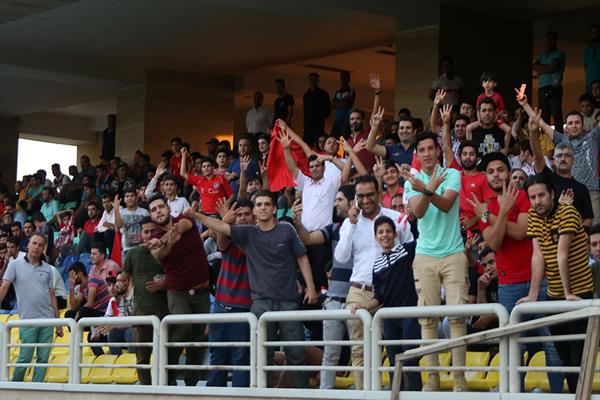 درگیری و کتک کاری در اردوگاه پرسپولیس:فرار مربی محبوب پرسپولیس با موتور سیکلت/اعتراض ودرگیری هوادران خشمگین به بازیکنان و کادر فنی سرخ پوشان