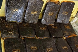  توقیف پژو پارس و کشف ۱۰۰ کیلوگرم حشیش در تنگستان 