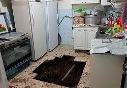 کف آشپزخانه زن میانسال را بلعید + تصاویر 