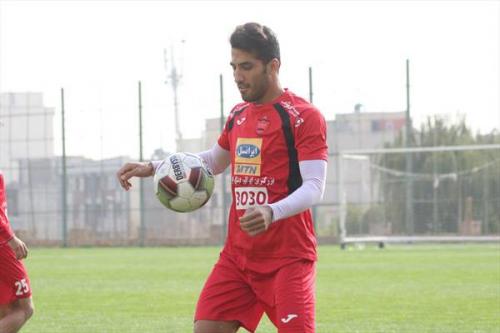 خبر بد پرسپولیس:بازیکن پرحاشیه سرخ پوشان در چند قدمی جدایی از پرسپولیس/شرط ستاره پرسپولیس برای تمدید قرارداد 