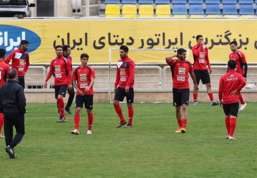 زلزله در تمیرین پرسپولیس: 2میهمان ویژه سرخپوشان در تمیرن پرسپولیس/ستاره ابی پوشان در تمرین پرسپولیس