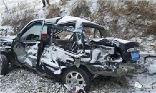 3 نفر در آتش‌ واژگونی پژو206 سوختند