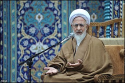 اگر انقلاب آسیب ببیند لعنت ابدی دامن گیر ما می‌شود