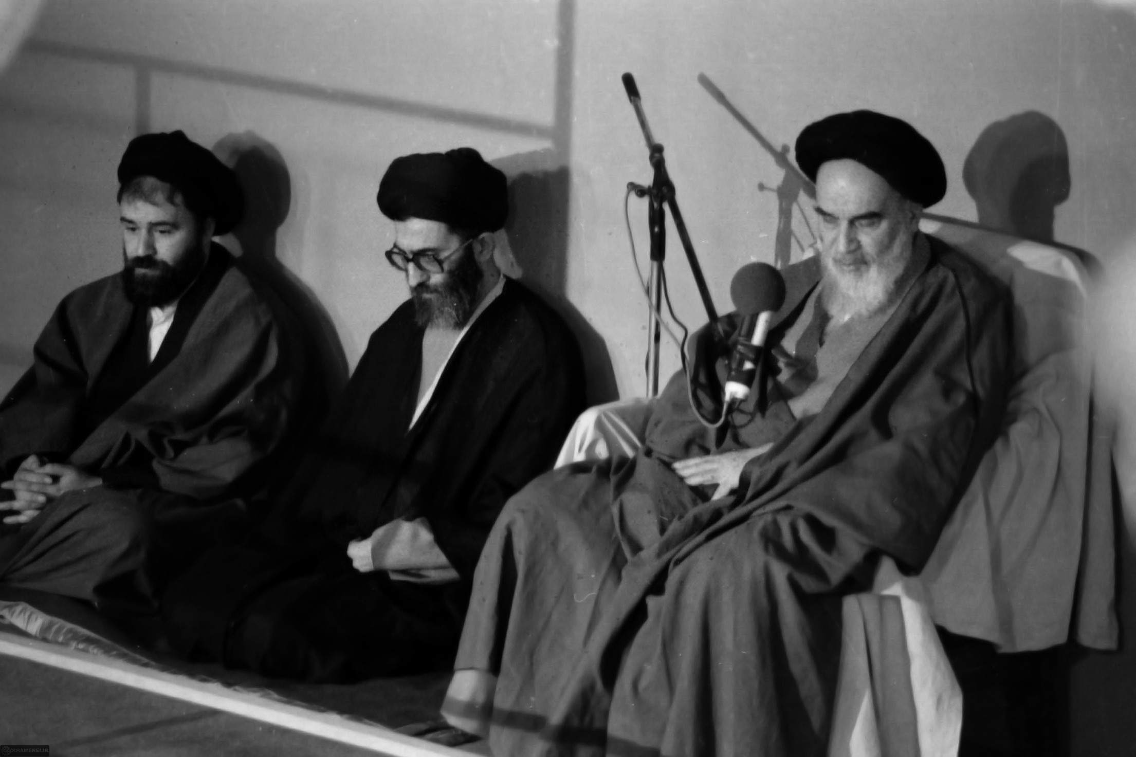چرا حضرت امام، سر به سر رهبری می گذاشتند و ایشان را تحریک می کردند؟