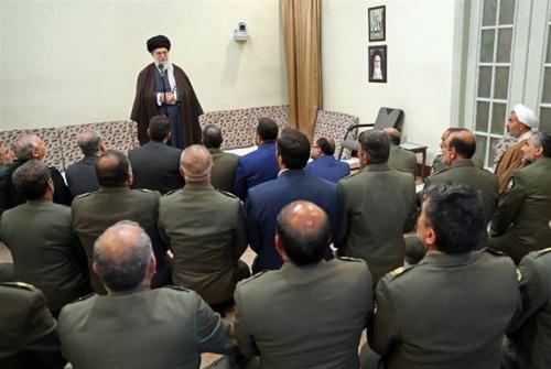  تجلیل فرمانده معظم کل قوا از مواضع وحدت‌آفرین امیر سرلشکر موسوی 