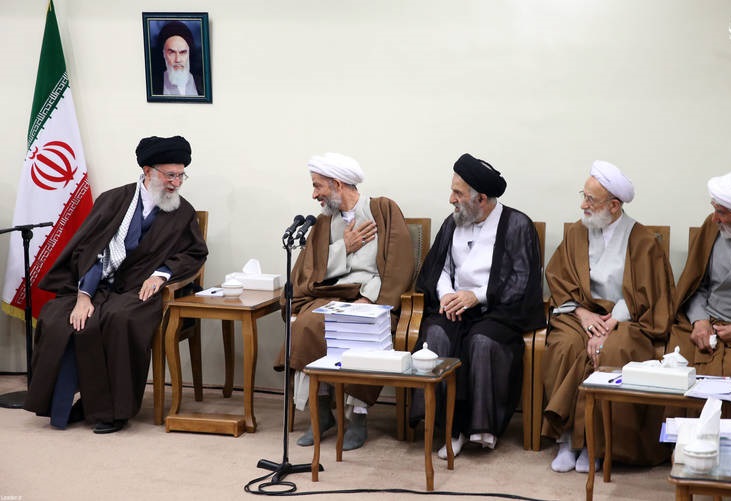  عکس/ دیدار دست‌اندرکاران همایش حکیم طهران با رهبر انقلاب