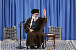عکس/ دیدار شرکت‌کنندگان در مسابقات بین‌المللی قرآن با رهبرانقلاب