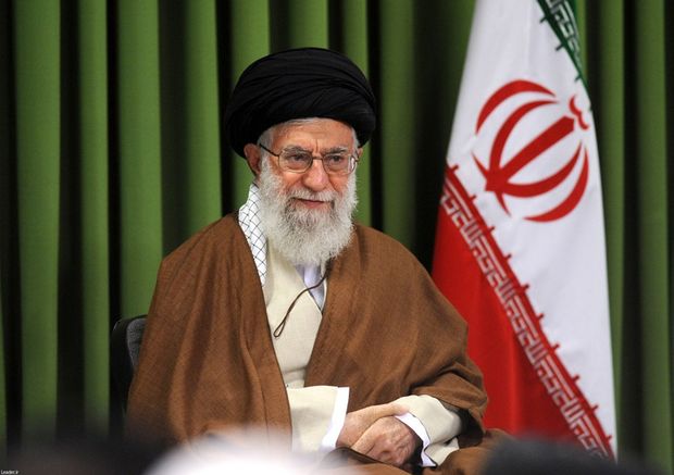 رهبرانقلاب: هر کس با اسلام انس بیشتری دارد خدمات اجتماعی او بیشتر است