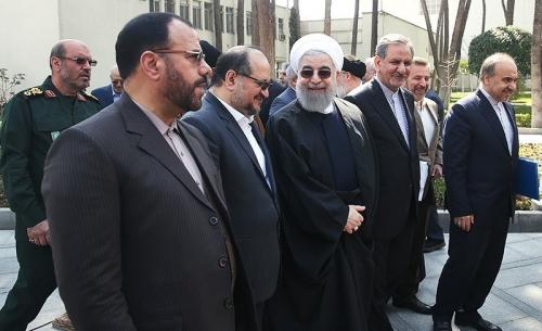 یک بام و دو هوای دولت در تشکیل وزارتخانه‌های جدید 