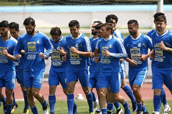 درگیری و جنجال در اردوگاه استقلال:چرا استقلال لیست فروشش را اعلام نمی کند؟/جنجال نقل و انتقالاتی در اردوگاه استقلال