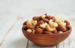 جلوگیری از ضربان نامنظم قلب با مصرف آجیل