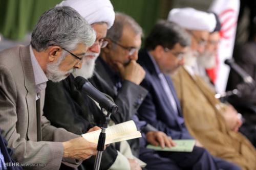  پرچم حمایت از شعر به دست رهبر انقلاب است