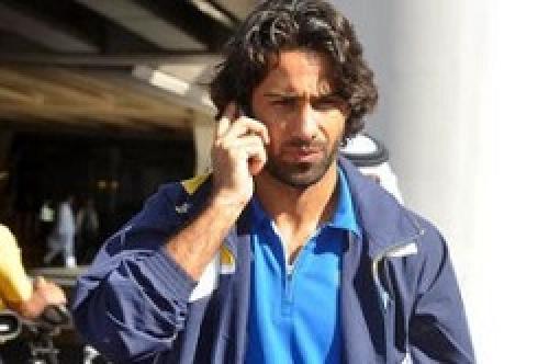 حمله فرهاد مجیدی به آقا دوربینی استقلال! عکس