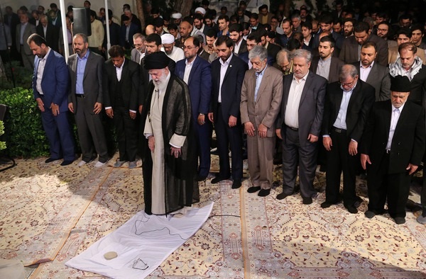 عکس/دیدار جمعی از شاعران و با رهبر انقلاب