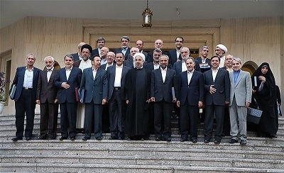 نمایندگان مجلس: اقای روحانی تیم اقتصادی خود را هرچه زودتر تغییر دهید/ 2 هفته گذشت؛ بی اعتنایی دولت به نامه 200 نماینده مجلس برای تغییر کابینه اقتصادی دولت